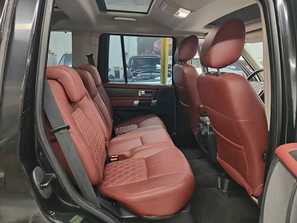 Land Rover Discovery 2010 — фото 17