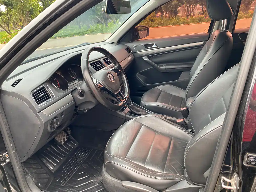 Volkswagen Lavida 2015