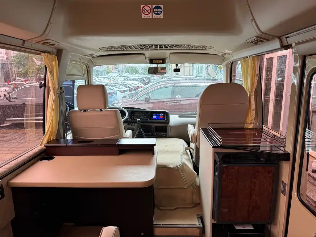 Toyota Coaster 2017 — фото 15