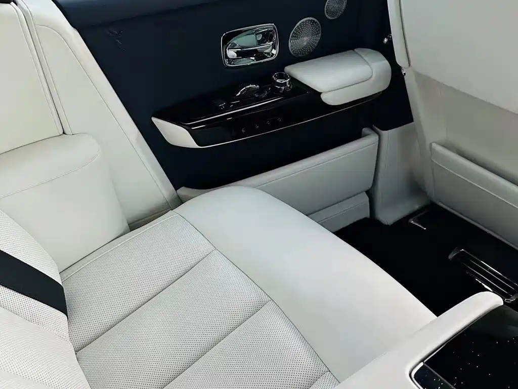 Rolls-Royce Phantom 2020 — фото 9