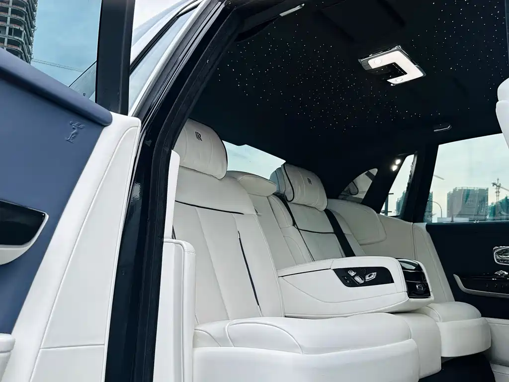 Rolls-Royce Phantom 2020 — фото 13