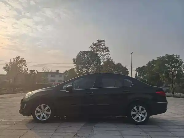 Peugeot 408 2012
