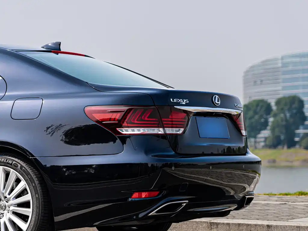 Lexus LS 2016