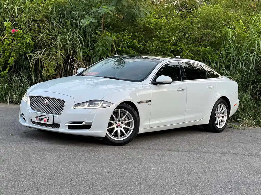Jaguar XJ 2016 — фото 1