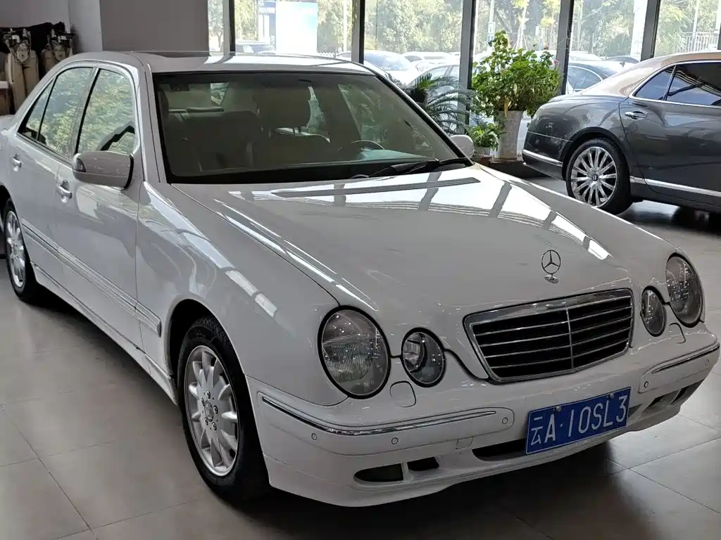 Mercedes-Benz E-Class 2001 — фото 1