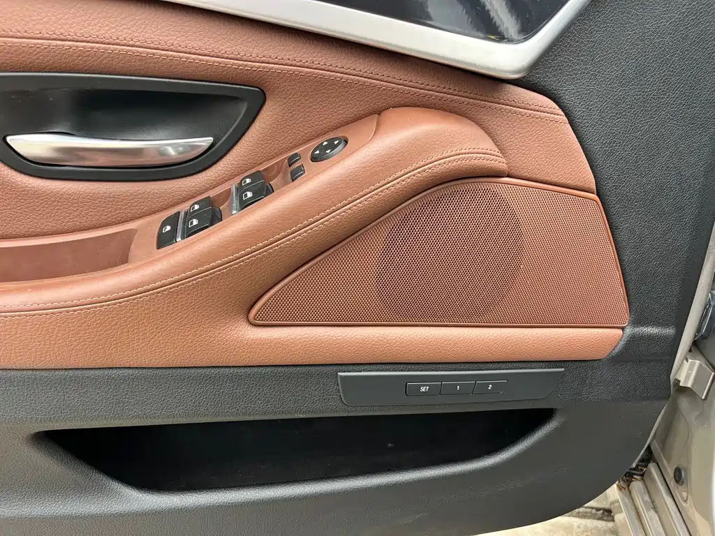 BMW 5 Series 2016 — фото 8