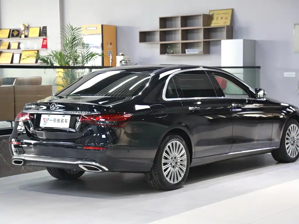 Mercedes-Benz E-Class 2023 — фото 4