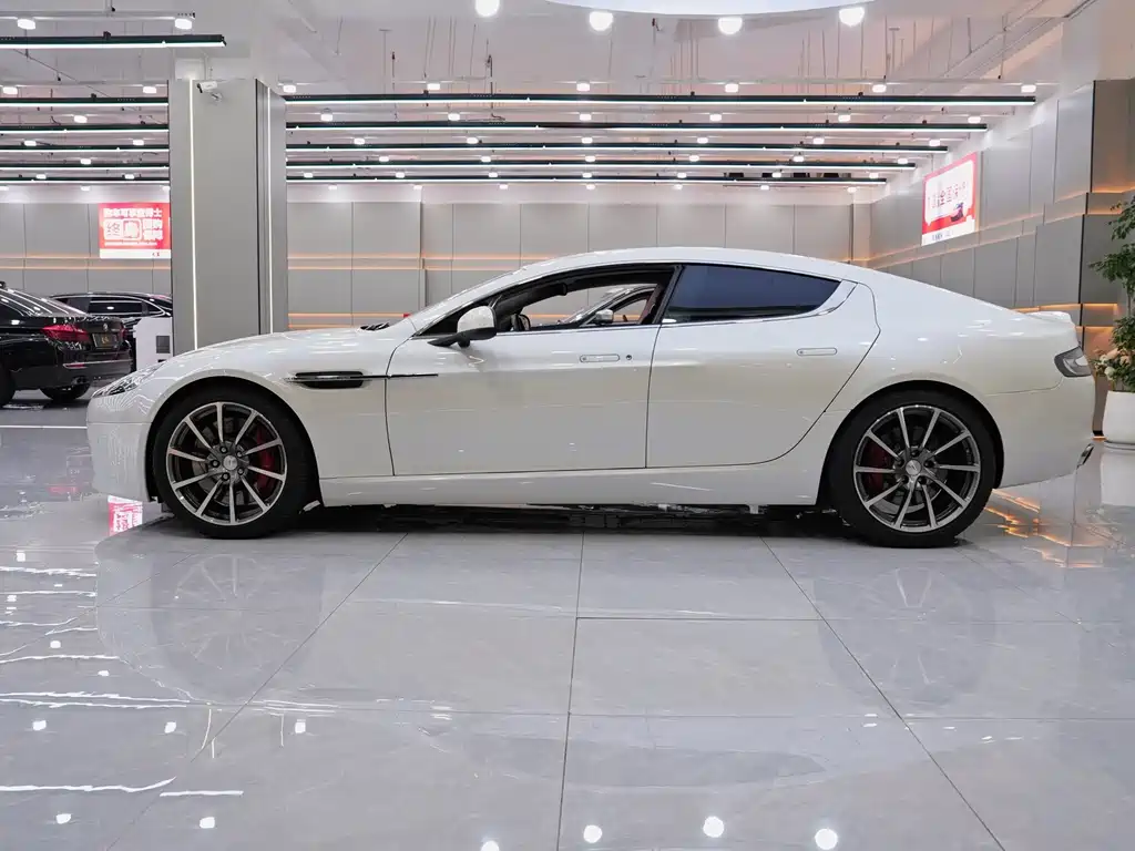 Aston Martin Rapide 2017 — фото 4