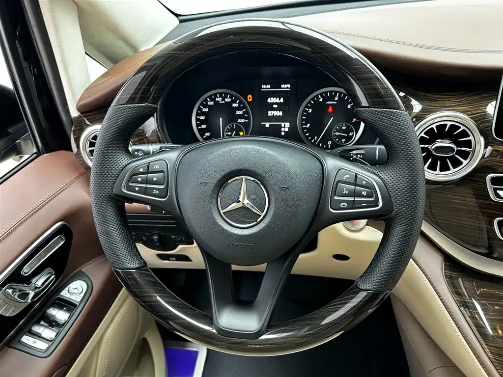Mercedes-Benz Vito 2023 — фото 16