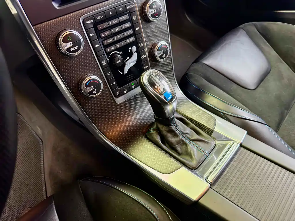 Volvo S60 2017 — фото 18