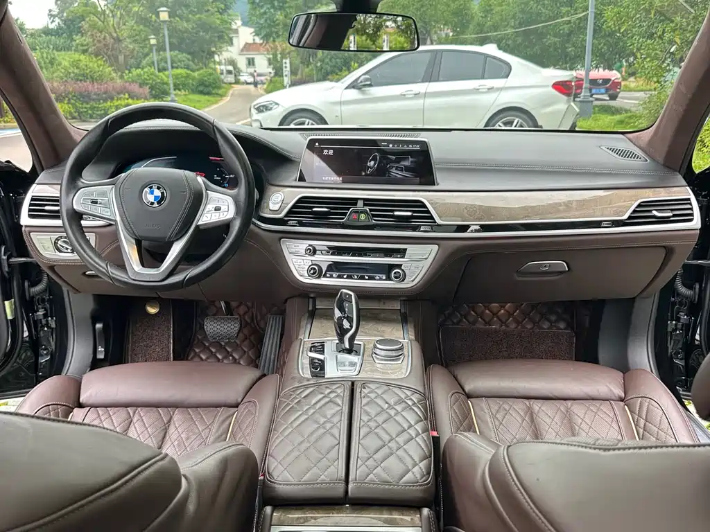 BMW 7 Series 2021 — фото 11