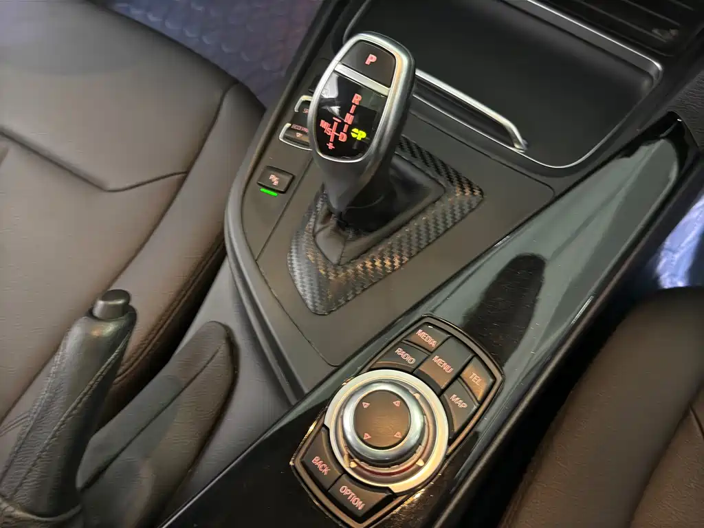 BMW 3 Series 2019 — фото 17