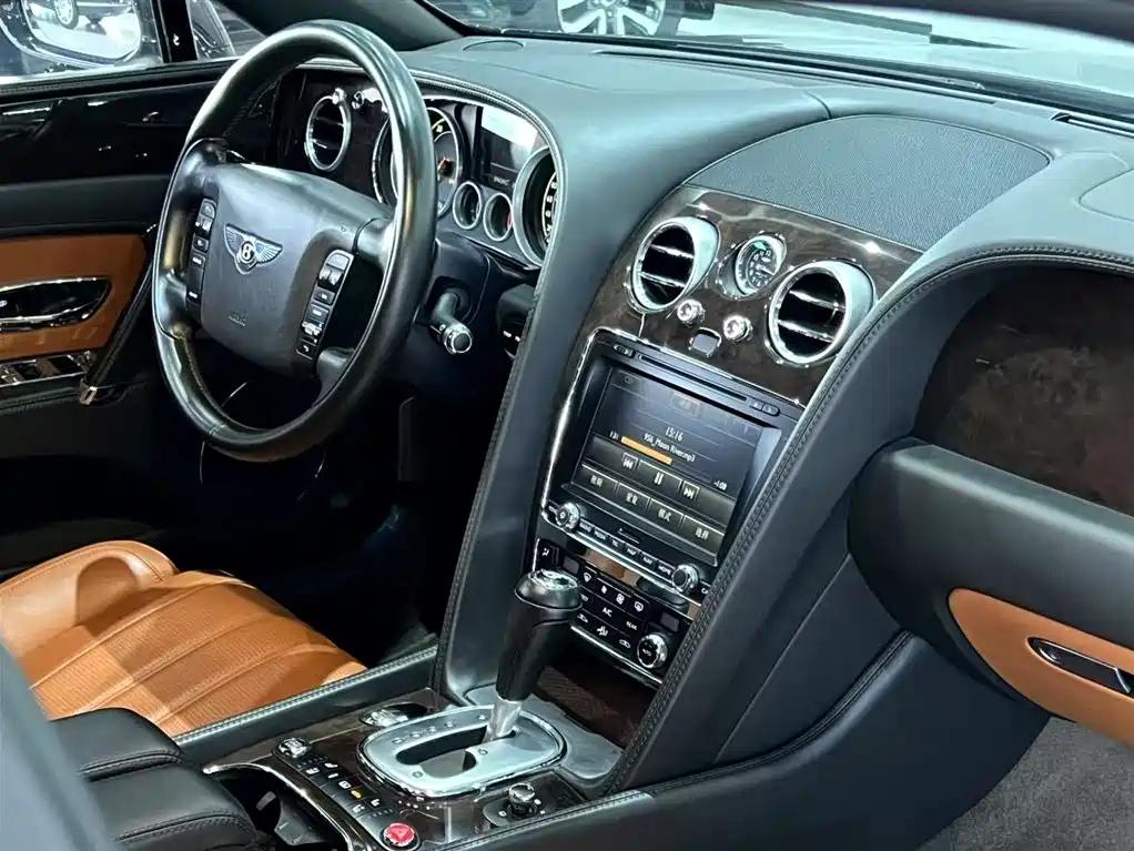 Bentley Flying Spur 2014 — фото 14