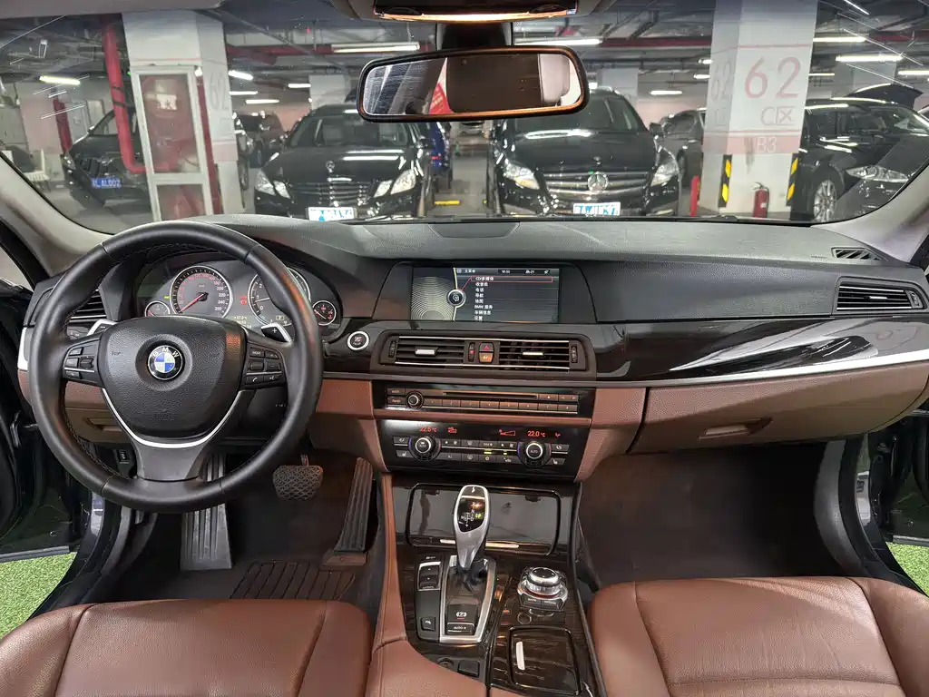 BMW 5 Series 2011 — фото 11