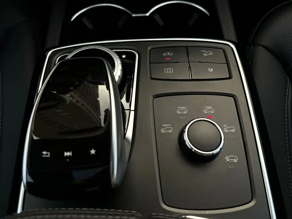 Mercedes-Benz GLS 2017 — фото 18