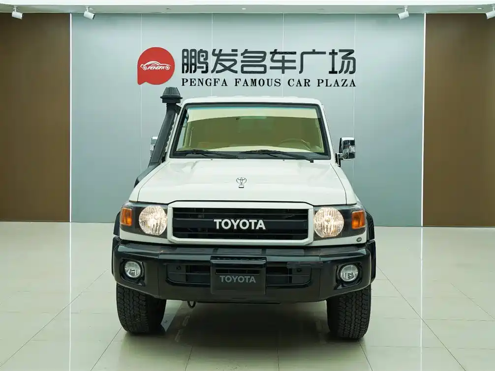 Toyota Land Cruiser 2022 — фото 2