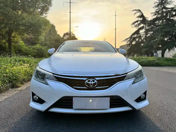 Toyota Reiz 2013