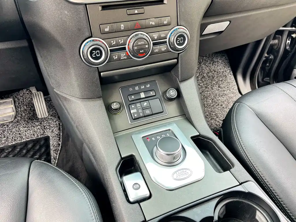 Land Rover Discovery 2015 — фото 11