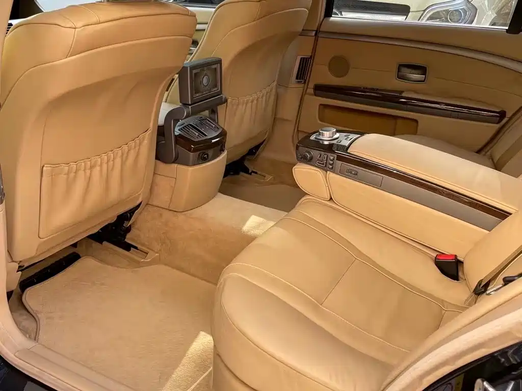 BMW 7 Series 2009 — фото 13