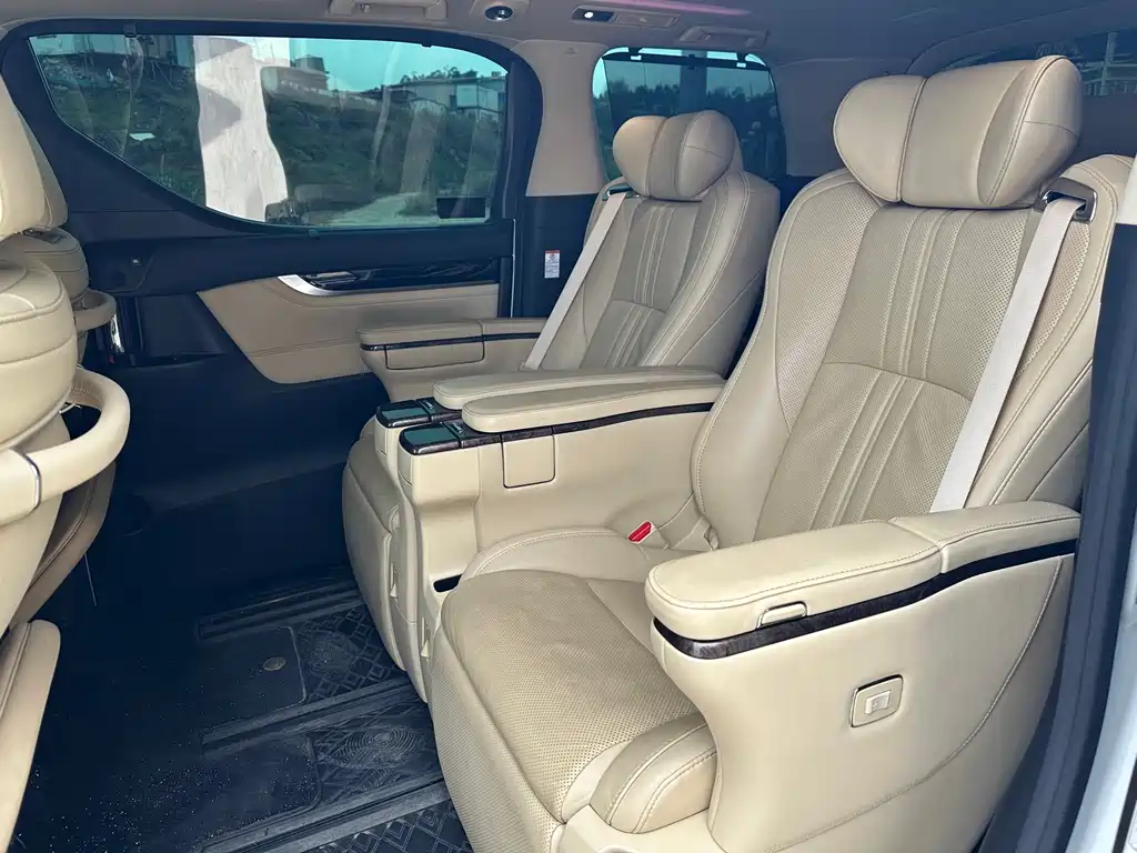 Toyota Alphard 2021 — фото 15