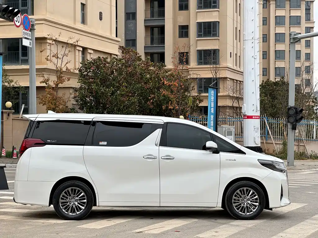 Toyota Alphard 2021 — фото 21