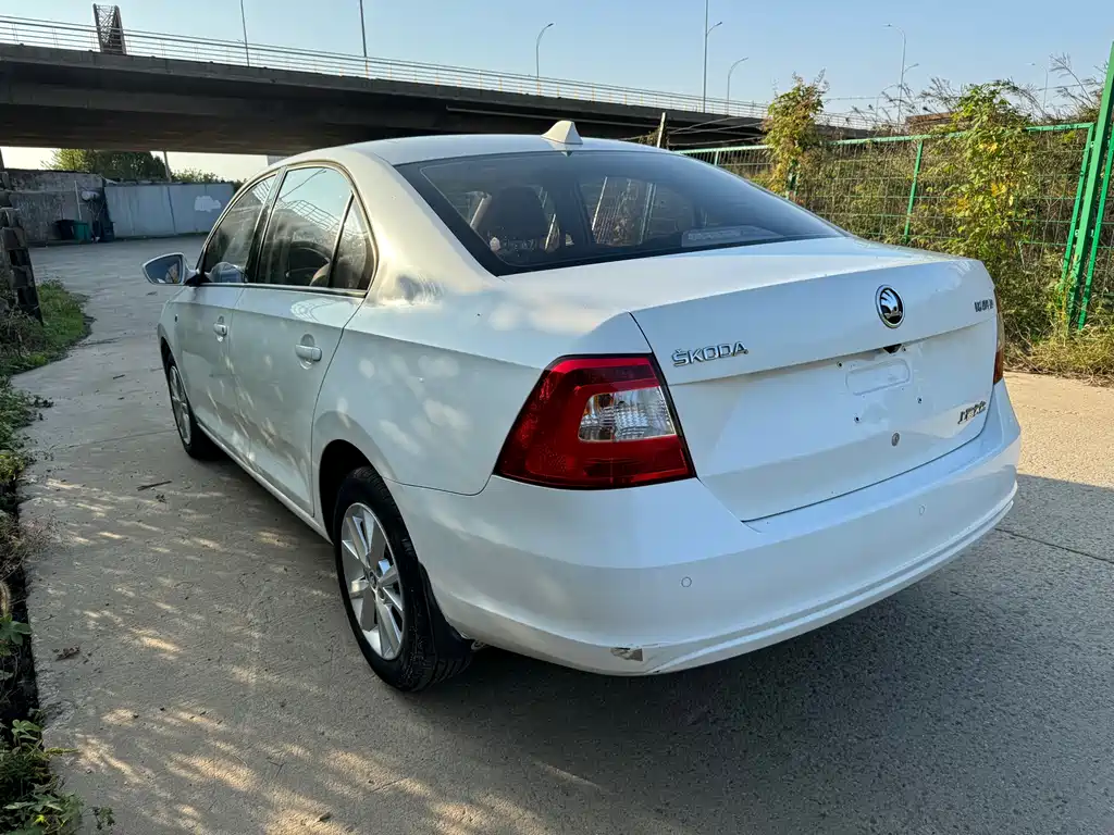 Skoda Rapid 2017 — фото 14