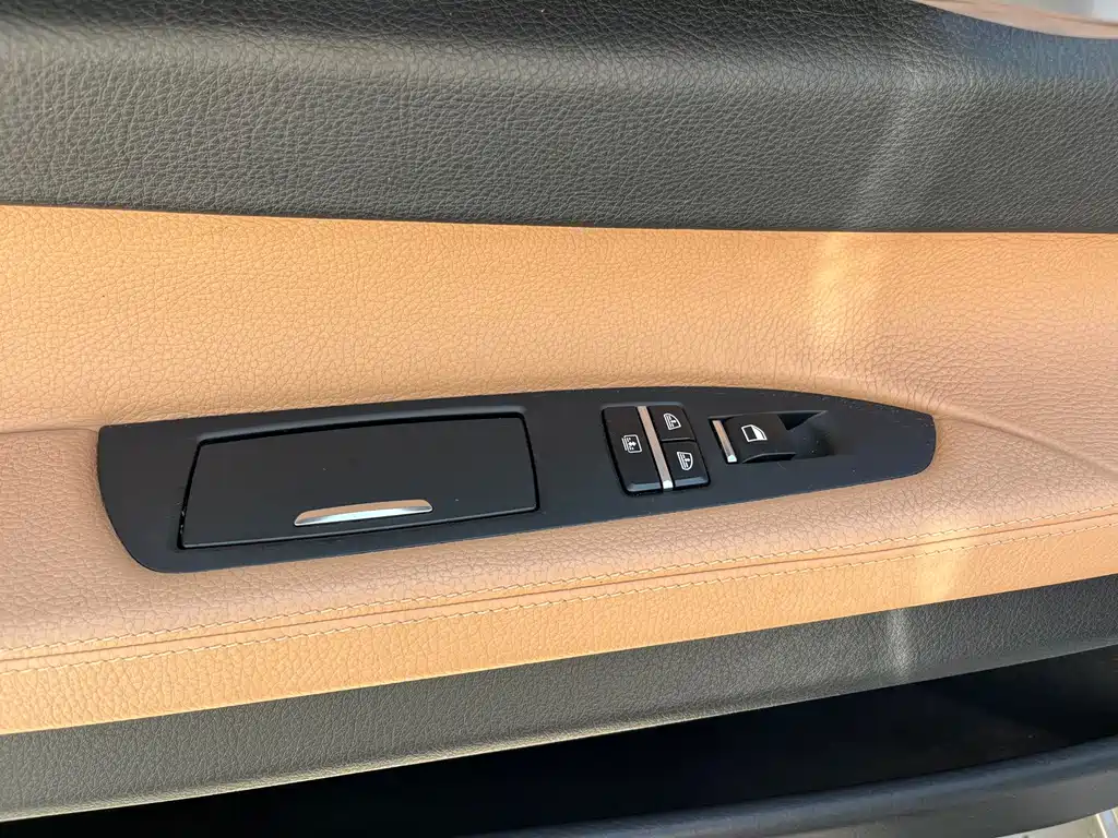 BMW 7 Series 2010 — фото 12