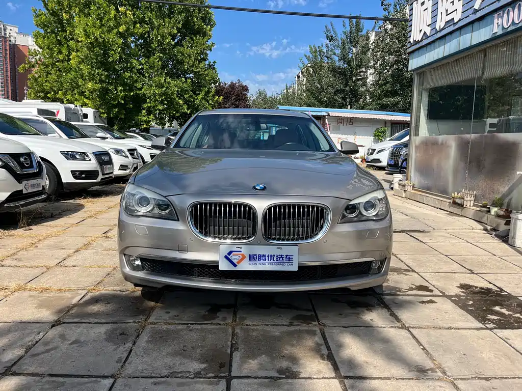 BMW 7 Series 2010 — фото 2