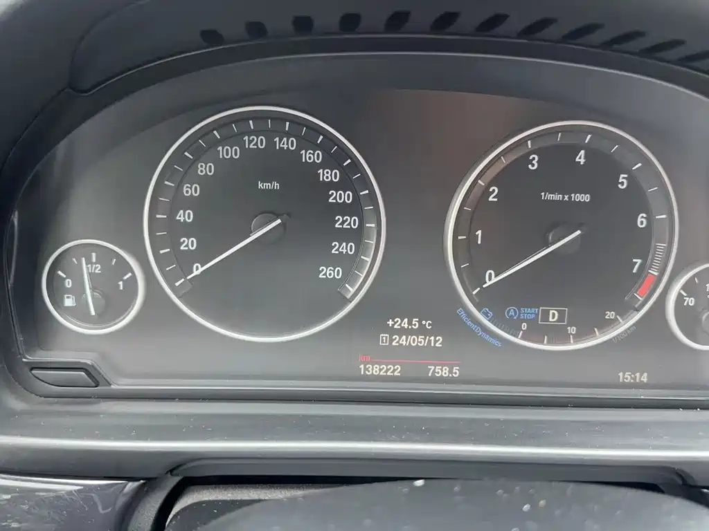BMW 5 Series 2015 — фото 10