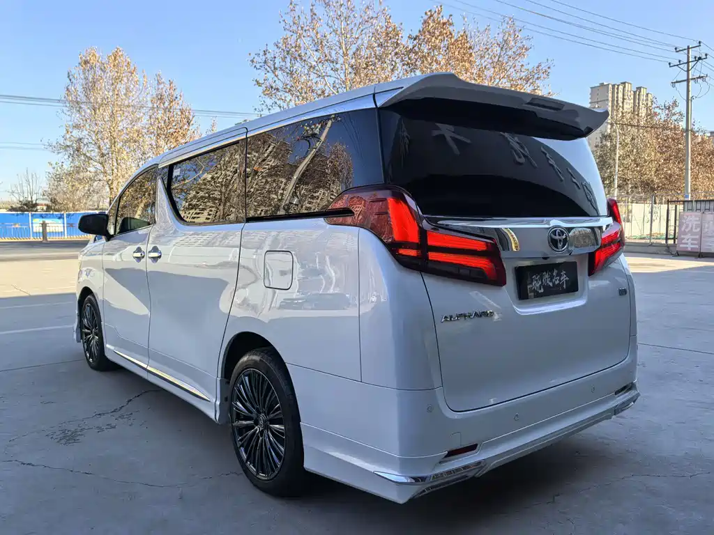 Toyota Alphard 2016 — фото 8