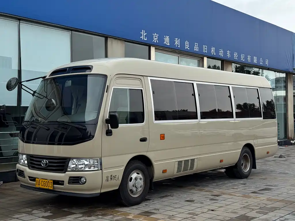 Toyota Coaster 2017 — фото 1