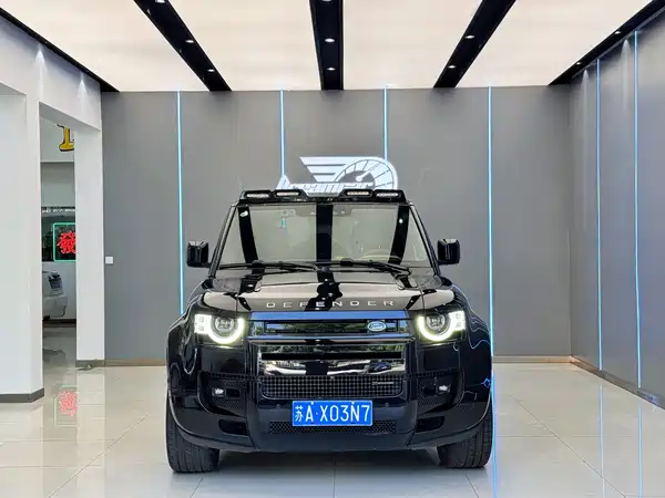 Land Rover Defender 2023