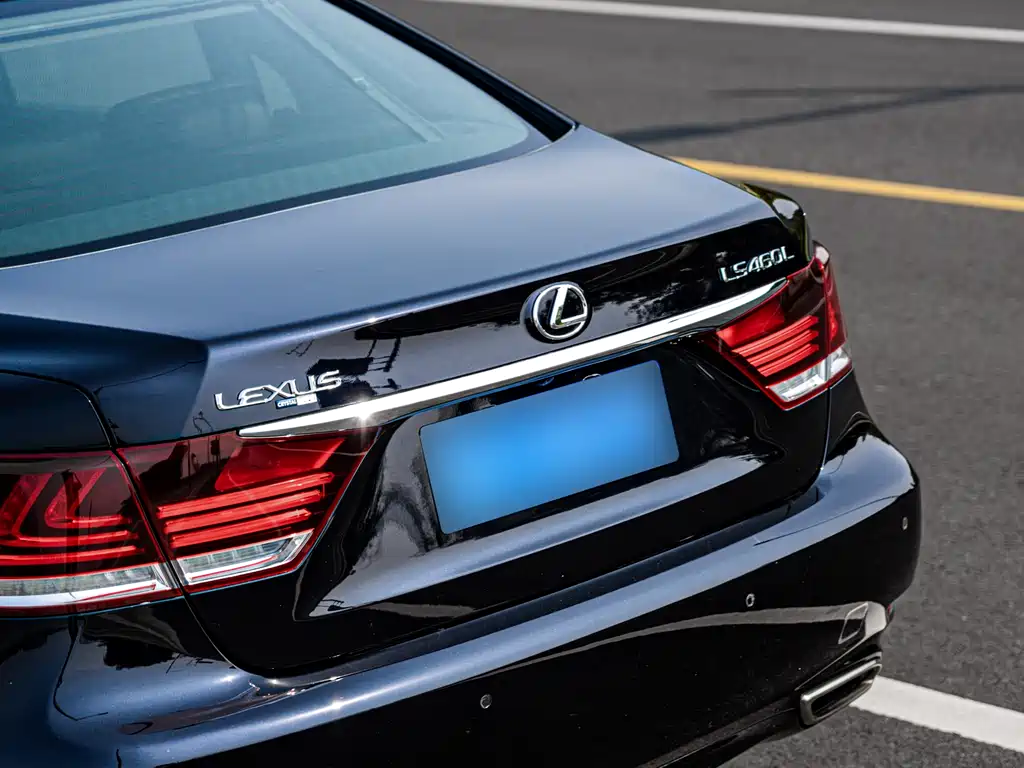 Lexus LS 2016 — фото 8