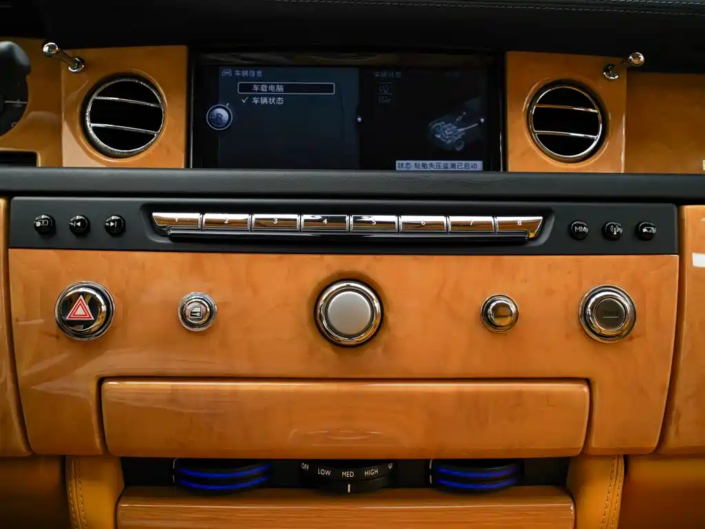 Rolls-Royce Phantom 2014 — фото 13