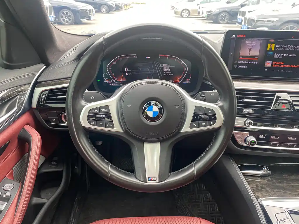 BMW 5 Series 2021 — фото 10