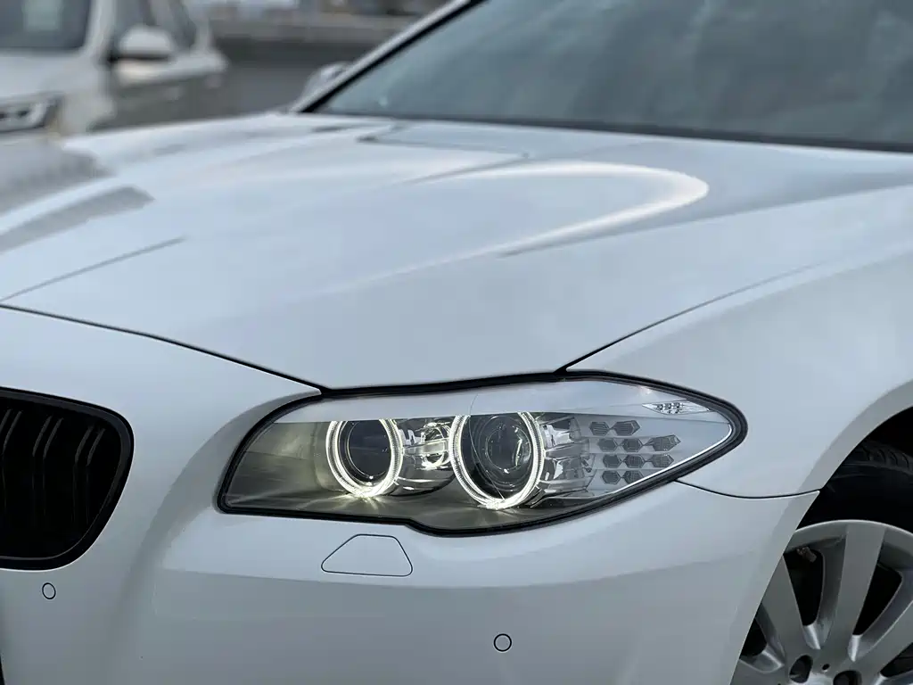 BMW 5 Series 2012 — фото 12