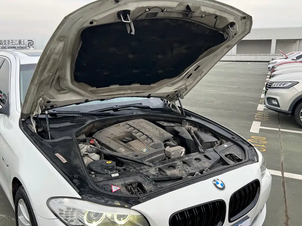 BMW 5 Series 2012 — фото 31