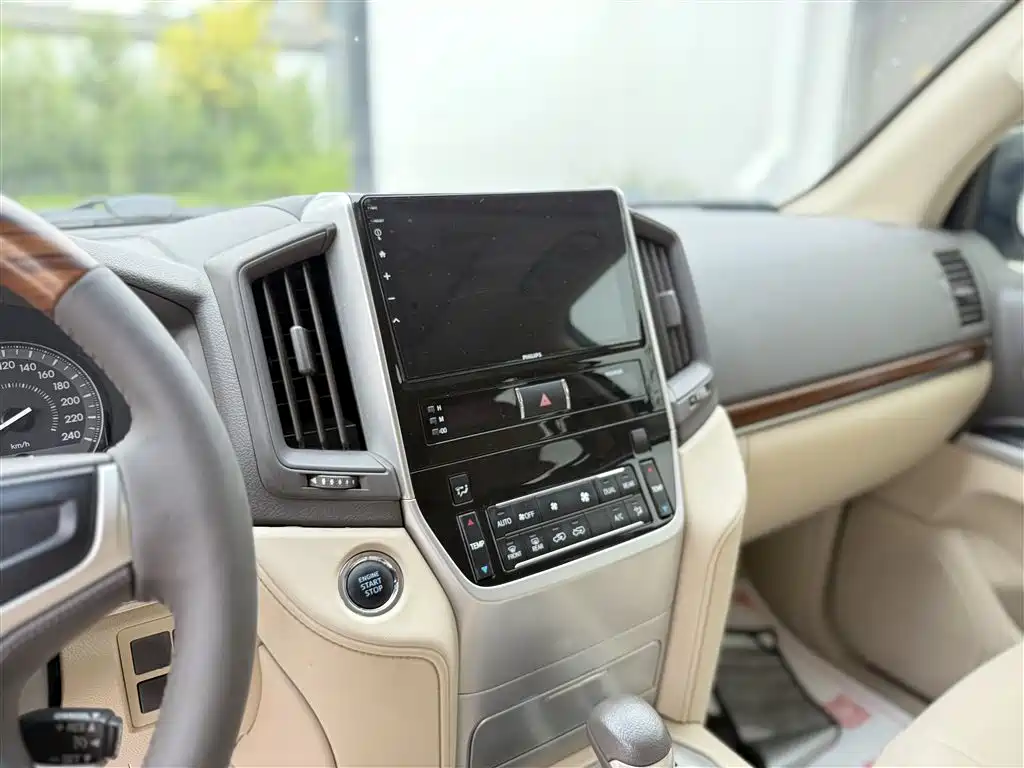 Toyota Land Cruiser 2019 — фото 13