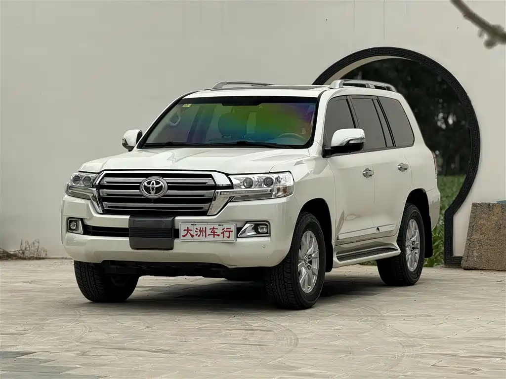 Toyota Land Cruiser 2019 — фото 1