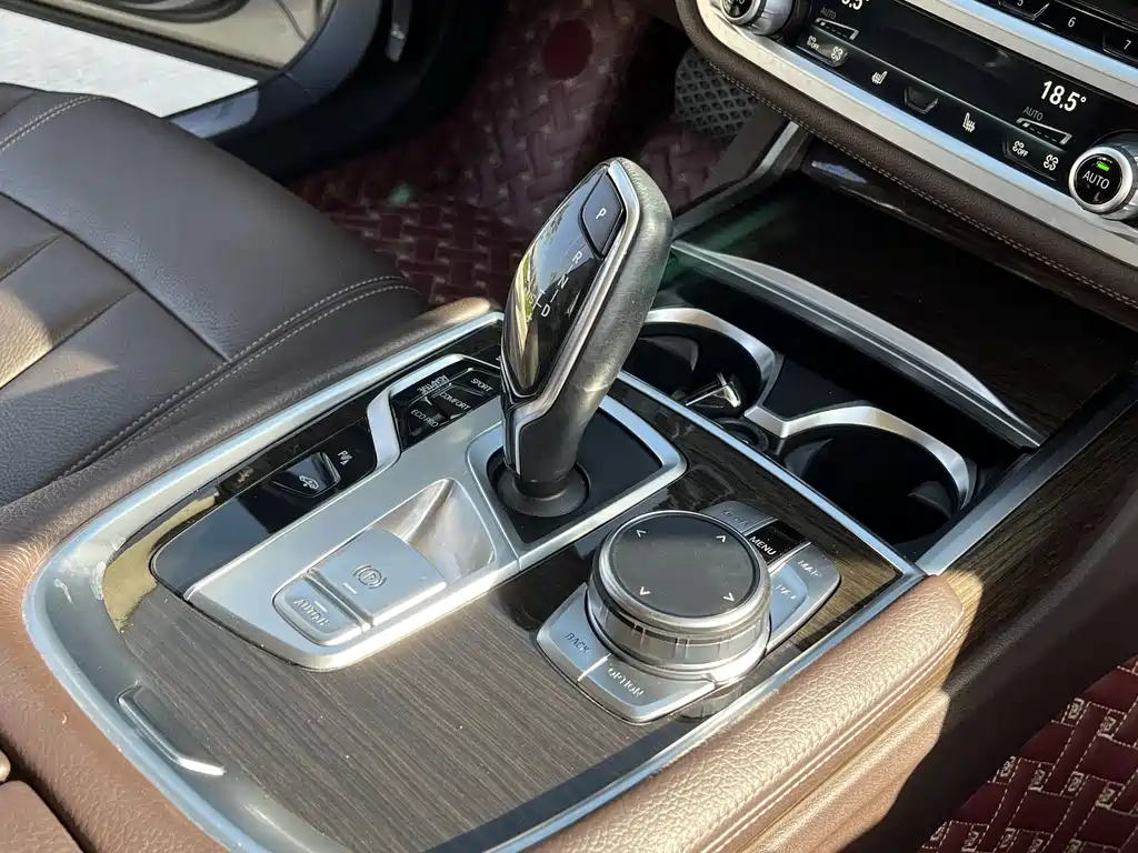 BMW 7 Series 2019 — фото 14
