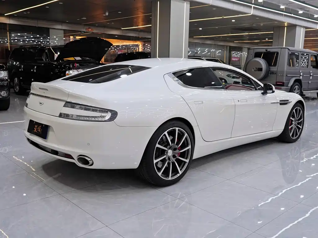 Aston Martin Rapide 2017 — фото 6