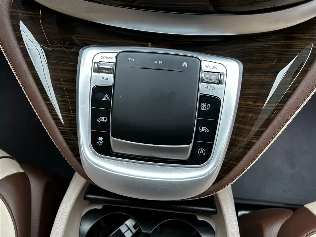 Mercedes-Benz Vito 2023 — фото 14