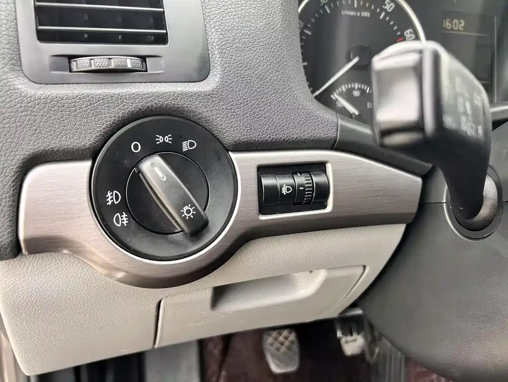 Skoda Octavia 2013 — фото 10