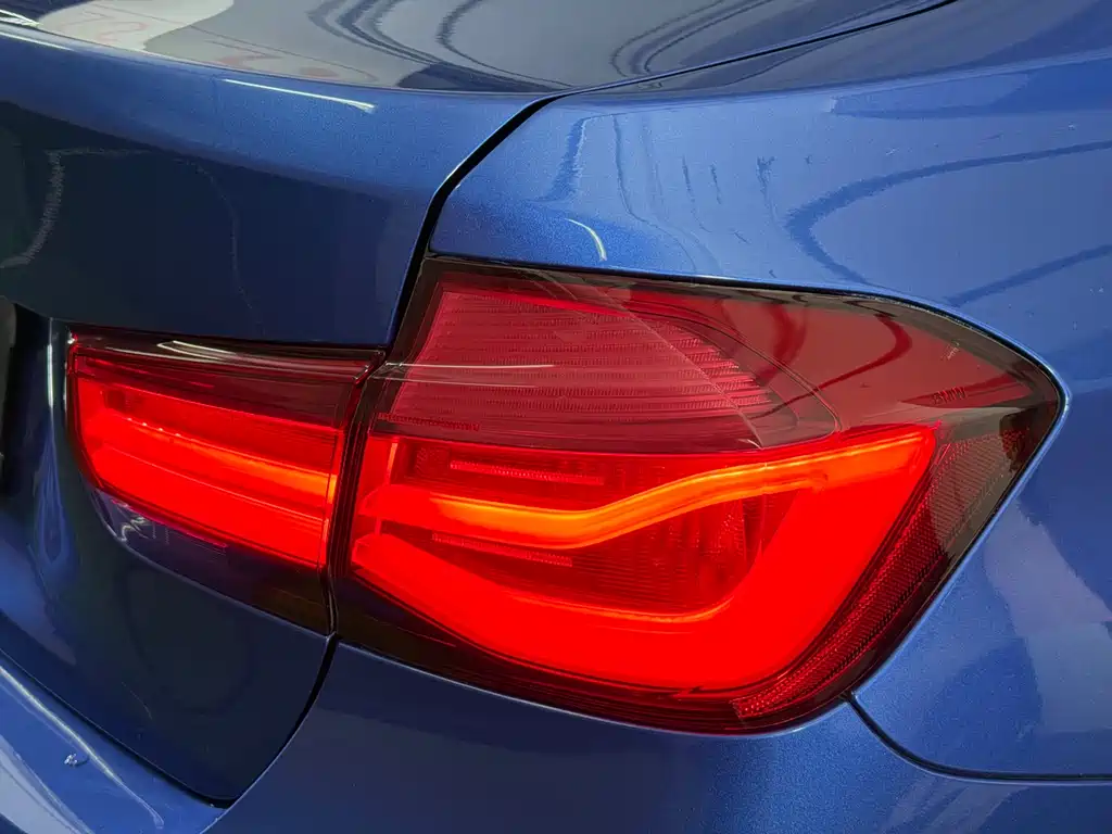 BMW 3 Series 2019 — фото 20