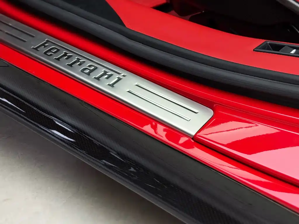 Ferrari SF90 2021 — фото 19