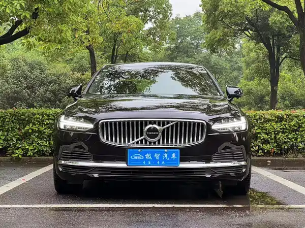Volvo S90 Plug-In Hybrid 2024