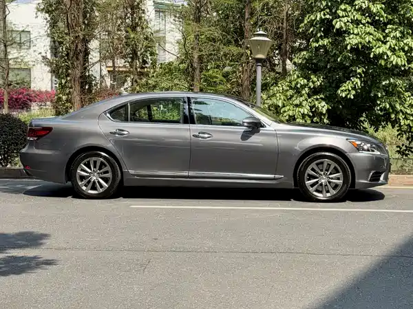 Lexus LS 2016