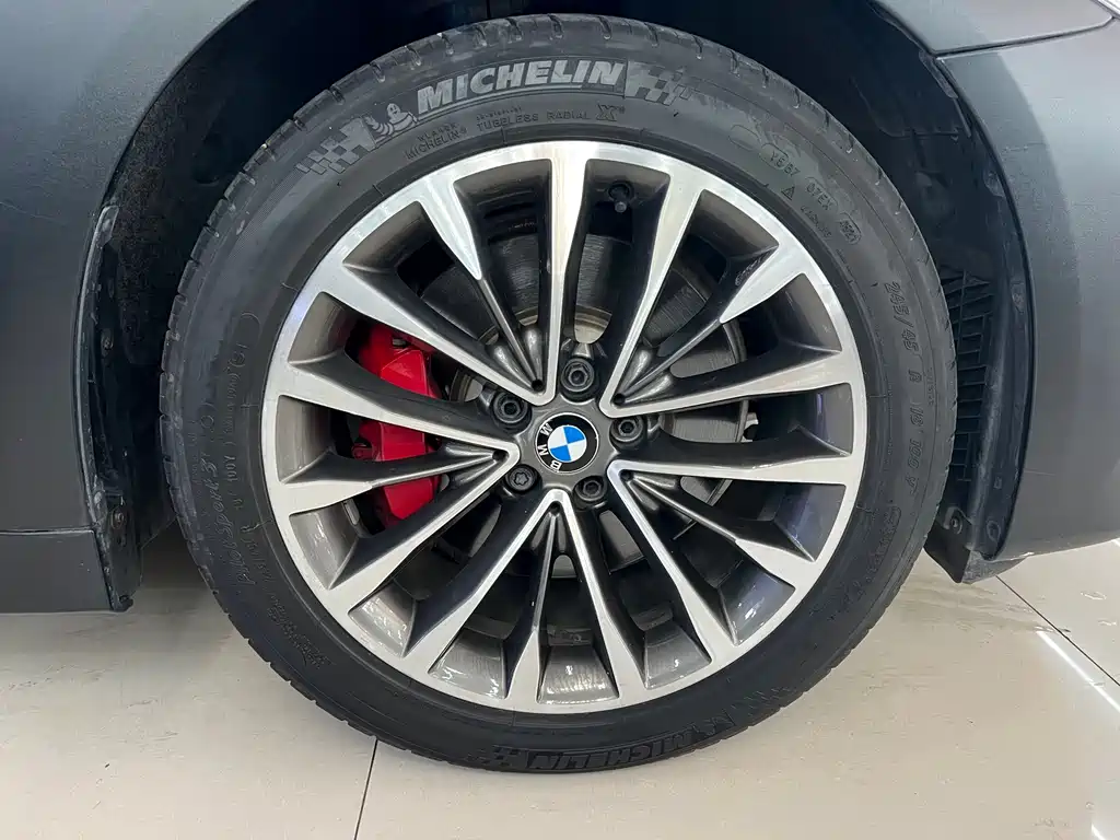 BMW 5 Series 2018 — фото 38