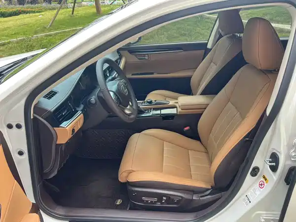Lexus ES 2016