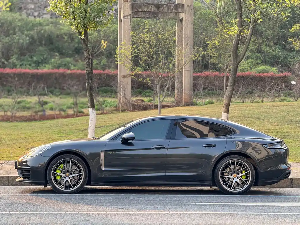 Porsche Panamera Hybrid 2023